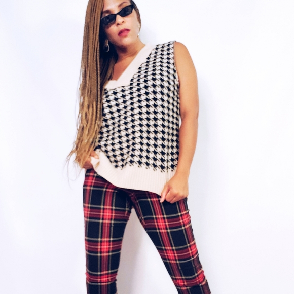 Houndstooth Sweater Vest - Picture 3 of 9